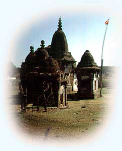 versinkende Tempel an der Narmadaquelle