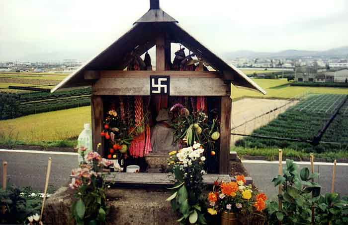 Kleiner bhuddhistischer Tempel auf dem Land